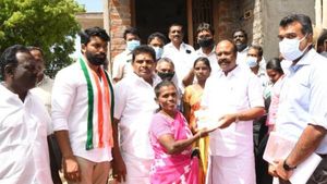 மகளிர் சுய உதவிக் குழுக்கள் தனியாரிடம் வாங்குற கடனுக்கு அரசு பொறுப்பேற்காது -அமைச்சர் பெரியகருப்பன் 