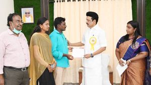 அடிச்சார் பாரு அபாயிண்ட்மெண்ட்! ஸ்டாலினின் ஸ்பீடு.. சந்தித்த மறுநாளே அருந்ததியர் மருத்துவருக்கு பணி 