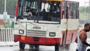 எப்படியெல்லாம் யோசிக்கிறாங்க! ஹெல்மெட்டோடு வந்த பஸ் டிரைவர்.. குழம்பிய பயணிகள்! இதுதான் நிலைமை! 