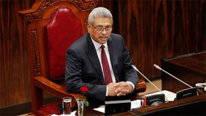 கோத்தபாய ராஜபக்சே மாலத்தீவுக்கு தப்பி ஓட்டம்- பிரதமர் அலுவலகம், இலங்கை விமானப் படை அறிவிப்பு 