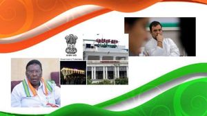 காங்கிரஸில் திடீர் போர்க்கொடி.. ‘நாராயணசாமிய தூக்குங்க’ 42 பேர் கையெழுத்து- ராகுலுக்கு பறந்த கடிதம்! 