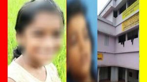 கிளாஸ் ரூமிலேயே.. சிறுமி காலை சுற்றிக்கொண்ட 