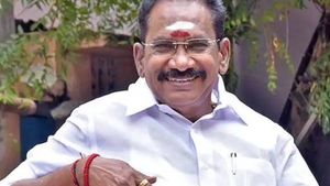 நானும் மதுரைக்காரன் தான்! கட்சியை பற்றி அப்புறம் பேசலாம்! தமாஷாக பேசி எஸ்கேப் ஆன செல்லூர் ராஜூ! 