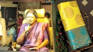 கண்ணீர் மல்க கஷ்டங்களை கூறிய மூதாட்டி! பட்டுப் புடவையை பரிசாக அளித்த சசிகலா! அரசியல் பயணம் ருசிகரம்!