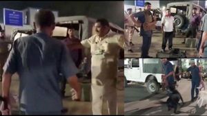 நள்ளிரவில் பரபரப்பு! டெல்லி செல்லவிருந்த இண்டிகோ விமானத்திற்கு வெடிகுண்டு மிரட்டல்.. மிரண்ட பயணிகள்