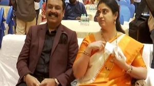 வைர நெக்லஸ் போட்டுகிட்டு மின்னுறாங்களே பவித்ரா லோகேஷ்! அது யாருடையது? என் மாமியாருது! நரேஷ் மனைவி 