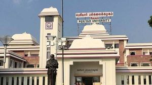 ஜாதி கேள்வி..பெரியார் பல்கலைக்கழக தேர்வு சர்ச்சை..3 பேர் கொண்ட குழு அமைத்த உயர்கல்வித்துறை 