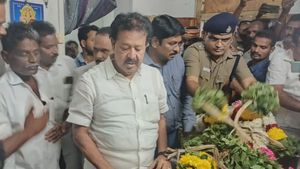 சொந்த ஊரிலேயே அமைச்சர் பொன்முடிக்கு கடும் எதிர்ப்பு! ஒரு மணி நேரம் நடைபெற்ற பேச்சுவார்த்தை! 
