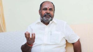  டார்கெட் தேனி! ஓபிஸ் மண்ணில் களமிறங்கிய முன்னாள் சிஷ்யர்! தொண்டர்களுடன் ஆர்ப்பரித்த ஆர்.பி.உதயகுமார் 