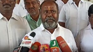 மோடி-ஸ்டாலின் நெருக்கம்.. மக்களை ஏமாற்றிவிட்டாங்க தெரியுமா.. ஆர்.பி. உதயகுமார் ஆவேசம் 