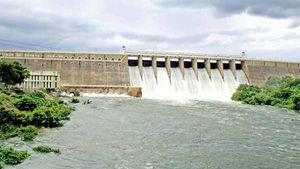 கடல் போல காட்சி தரும் பவானி சாகர் அணை.. 28வது முறையாக 100 அடியை எட்டியது..வெள்ள அபாய எச்சரிக்கை 