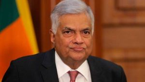 இலங்கை பிரதமர் ரணில் விக்கிரமசிங்கே ராஜினாமா.. தத்தளிக்கும் தீவு நாடு 
