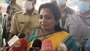 ஈகோவா? எங்களுக்கா? நோ! நோ! துணை நிலை ஆளுநருக்கும் அதிகாரம் இருக்குங்க - தமிழிசை தடாலடி 