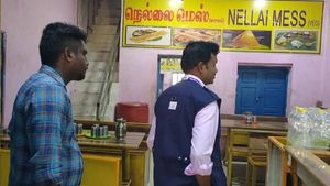 காரட் சாம்பார் ஓகே.. கரப்பான்பூச்சி சாம்பார்னா எப்படி? தொல்லை பவனான 'நெல்லை பவன்'! ராமேஸ்வரம் ஷாக்! 