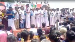 மின் கட்டண உயர்வு.. 100க்கும் மேற்பட்ட இடங்களில் அதிமுக ஆர்ப்பாட்டம்.. கடல் என திரண்ட தொண்டர்கள்!