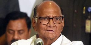 சரத்பவாரின் என்.சி.பி.யிலும் பிளவு? சபாநாயகர் தேர்தலில் வாக்களிக்காத 5 எம்.எல்.ஏக்களால் பரபரப்பு 