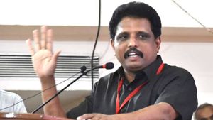 தெற்கு ரயில்வே பணிக்கு பெங்களூர் தேர்வர்களை நியமிக்க முடிவு.. சு வெங்கடேசன் எம்பி கடும் எதிர்ப்பு 