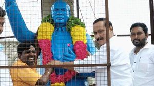‘அண்ணலுக்கு’ மரியாதை! எங்கோ கேட்ட குரல்! சட்டென திரும்பிப் பார்த்த அன்புமணி! கொண்டாடும் பாட்டாளிகள்!