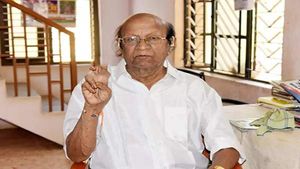 அதிமுக முதல் பிரதிநிதி..இரட்டை இலை நாயகர் ’மாயத்தேவர்’! எம்ஜிஆர் அன்பை பெற்றது எப்படி? முழு பின்னணி! 
