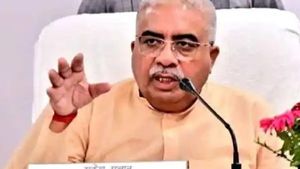 குற்றவாளி.. தீர்ப்பு வந்ததும் கோர்ட்டில் இருந்து எஸ்கேப் ஆன பாஜக அமைச்சர்.. உ.பியில் விசித்திர சம்பவம் 