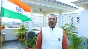 செல்போனில் ‛ஹலோ’வுக்கு பதில் வந்தே மாதரம்.. அரசு ஊழியர்களுக்கு மகாராஷ்டிரா அமைச்சர் அதிரடி உத்தரவு 