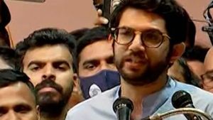  எங்களை முதுகில் குத்தி நீங்கள் சாதித்ததுதான் என்ன?அதிருப்தி எம்.எல்.ஏக்களை வசைபாடிய ஆதித்ய தாக்கரே