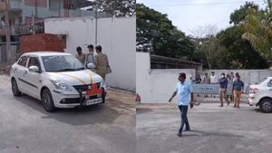 தொழில் அதிபர்கள் வீடுகளில் கஸ்டம்ஸ் அதிகாரிகள் ‘திடீர் விசிட்’.. பரபரத்த பழனி.. பின்னணி என்ன? 