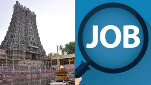 மதுரை மீனாட்சி அம்மன் கோயிலில் வேலை காலி இருக்கு.. என்னென்ன தகுதிகள்?சம்பளம் எவ்வளவு தெரியுமா?