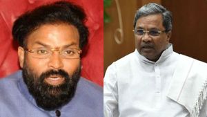 நான் யாருக்கும் அடிமையில்லை.. சித்தராமையா முதலமைச்சராகனும்! குண்டை தூக்கி போட்ட கர்நாடக பாஜக அமைச்சர் 
