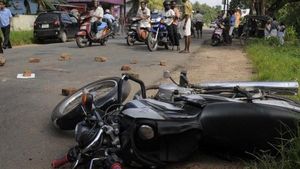  திருவாரூர் அருகே.. அத்துமீறிய வேகத்தில் போன மணல் கடத்தல் டிராக்டர்கள் மோதியதில் 2 வாலிபர்கள் பலி!
