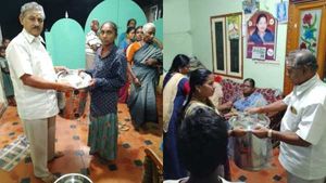 இப்போ தான் என்னால முடிஞ்சது! வார்டு மக்களுக்கு ‘அண்டா’ கொடுத்த அதிமுக கவுன்சிலர்! இவ்வளவு லேட்டாவா? 