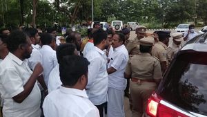 மதுரை விமான நிலையத்தில் பாஜகவினர் கார்களுக்கு அனுமதி மறுப்பு.. போலீசாருடன் வாக்குவாதம்- பரபரப்பு