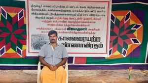 கல் குவாரி அனுமதியை ரத்து செய்க! தனி ஒருவனாக 2 நாட்களாக உண்ணாவிரதப் போராட்டம் நடத்தும் விவசாயி!