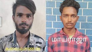 கல்லூரியிலும் கஞ்சா விற்பனையா? காரைக்குடியில்  2 மாணவர்கள் கைது!