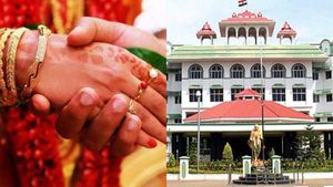 கலப்பு திருமணம்.. 25 குடும்பங்களுக்கு திருவிழாவில் அனுமதி மறுத்த ஊர்மக்கள்.. ஐகோர்ட் அதிரடி உத்தரவு! 