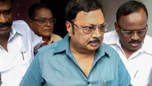 கால் விரலில் காயம்! சிறிய அறுவைச் சிகிச்சை செய்து கொண்ட மு.க.அழகிரி! மதுரை இல்லத்தில் ஓய்வு! 