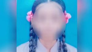  தொடரும் தற்கொலைகள்.. திருவள்ளூர் 9ம் வகுப்பு மாணவி தூக்கிட்டு மரணம்.. என்ன காரணம்? போலீஸ்  விசாரணை!