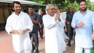முதல்வர் பதவியை தூக்கி கொடுத்தோமே- சரியான பச்சை துரோகம்... நிதிஷ்குமார் மீது பாஜக கடும் அட்டாக் 