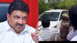 பிடிஆர் கார் மீது செருப்பு வீச்சு.. ‘அமைச்சர் சொன்ன வார்த்தை’ கொதித்த பாஜக- பிரச்னைக்கு காரணம் என்ன?