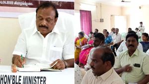 மைக் செட் பண்ணி வைக்க மாட்டியா? நான் எப்படி பேசுறது! வட்டாட்சியரை வெளுத்து வாங்கிய அமைச்சர் கணேசன்! 