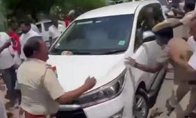 அஞ்சலி செலுத்திய இடத்தில் மோதல்..அமைச்சர் பிடிஆர் கார் மீது செருப்பு வீசிய பாஜக..மதுரையில் பரபரப்பு! 