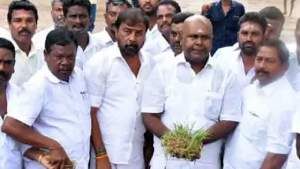 நெல் வீணாகவில்லை.. சிதறிக் கிடந்ததை எடுத்து காட்டியுள்ளார் உதயகுமார்.. அமைச்சர் சக்கரபாணி விளக்கம்! 