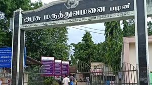 பழனிக்கு வந்த பன்றி காய்ச்சல்! கூடவே கொரோனாவும்! அமெரிக்கா சென்று வந்த பெண்ணுக்கு அதிர்ச்சி செய்தி! 