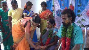 வாட்ஸ்ஆப் வளைகாப்பு! மகிழ்ச்சியில் திளைத்த தமிழ்செல்வி! திருவண்ணாமலை மக்களுக்கு ஒரு ராயல் சல்யூட்! 