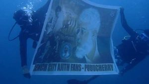 திரையுலகை கட்டி ஆளும் எங்க ‘தல’.. புதுச்சேரியில் மாஸ் காட்டிய அஜித் ரசிகர்கள்! அதுவும் கடலுக்கடியில்! 