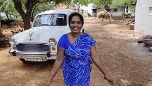  திருச்சி சாதனாவும் வாங்கிட்டாங்க.. காருடன் சர்பிரைஸ் கொடுத்த கணவர்.. என்ன பிராண்டு தெரியுமா?