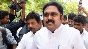 துரோகம் பண்ணாங்க..அனுபவிக்கிறாங்க! போகிற போக்கில் போட்டு தாக்கிய டிடிவி தினகரன்! அவரையா சொல்கிறார்? 