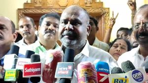 ஓபிஎஸ் செய்வது தர்மயுத்தம் அல்ல.. அது துரோக யுத்தம்.. புட்டுபுட்டு வைக்கும் ஆர்பி உதயகுமார்! 