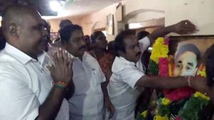 காஷ்மீரில் வீர மரணமடைந்த லட்சுமணன்! சோகத்தில் மூழ்கிய புதுப்பட்டி! முன்னாள் அமைச்சர் உதயகுமார் ஆறுதல்! 