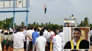 கும்பகோணத்தில் தலைகீழாக ஏற்றப்பட்ட தேசியக் கொடி! சர்ச்சையில் சிக்கிய காங்கிரஸ் மேயர்!